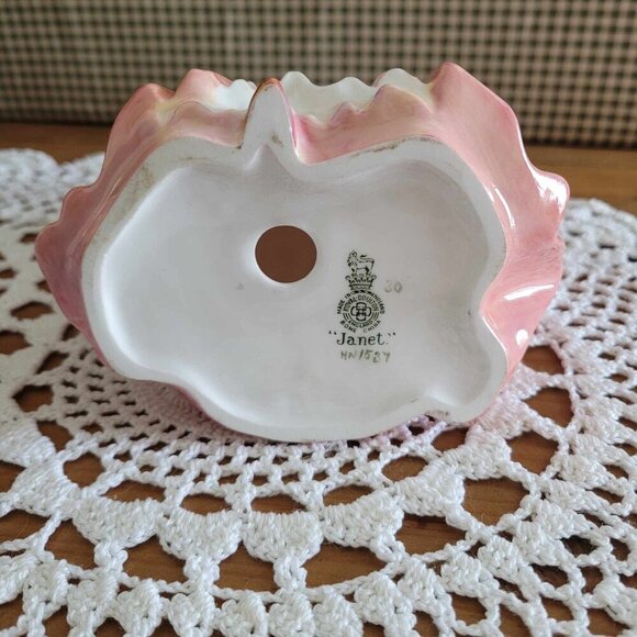 “Janet” Figurine HN1537 of Royal Doulton - Lady with Flower Basket - Picture 10 of 12